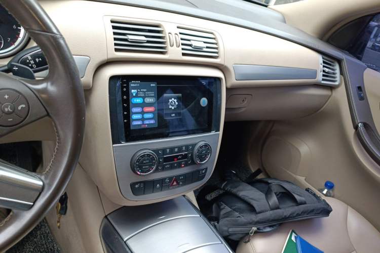 Used Mercedes-Benz R-Class 2011 R 300 L Business Model Audio And AC Panel
