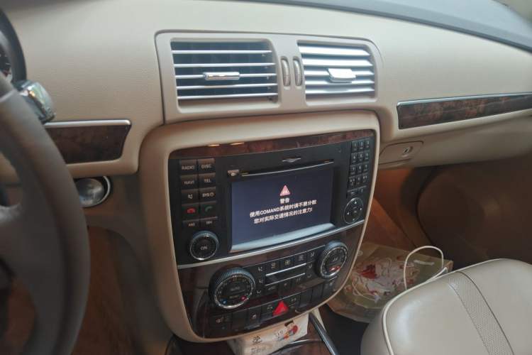 Used Mercedes-Benz R-Class 2011 R 350 L 4MATIC Audio And AC Panel