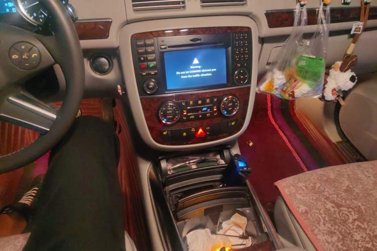 Used Mercedes-Benz R-Class 2011 R 350 L 4MATIC Audio And AC Panel