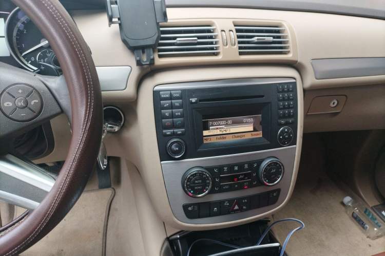 Used Mercedes-Benz R-Class 2011 R 300 L Business Model Audio And AC Panel