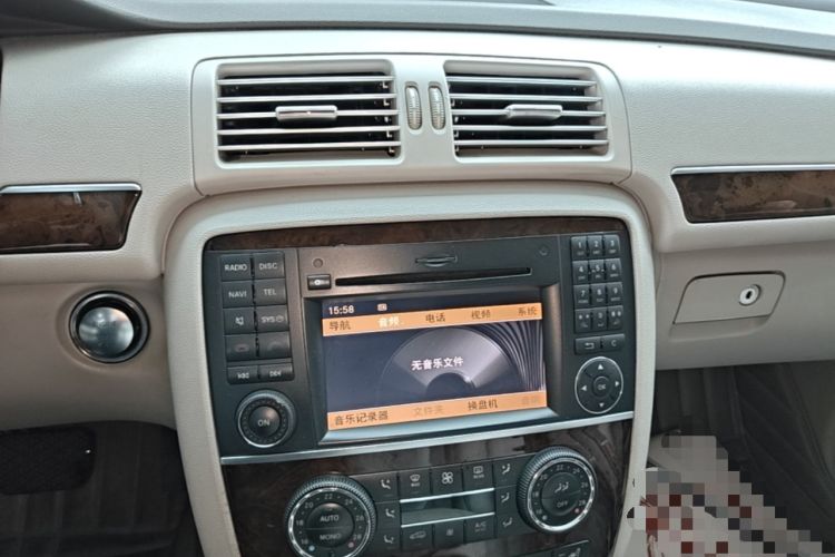 Used Mercedes-Benz R-Class 2011 R 350 L 4MATIC Audio And AC Panel