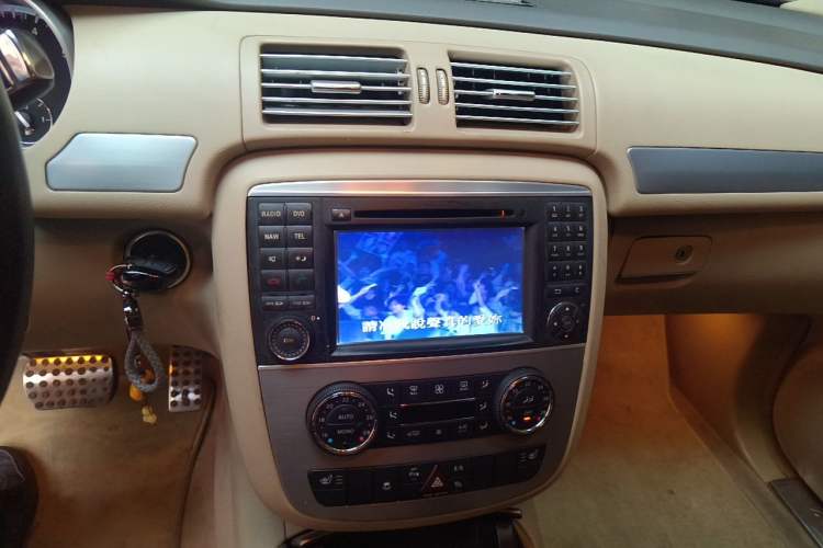 Used Mercedes-Benz R-Class 2011 R 300 L Business Model Audio And AC Panel
