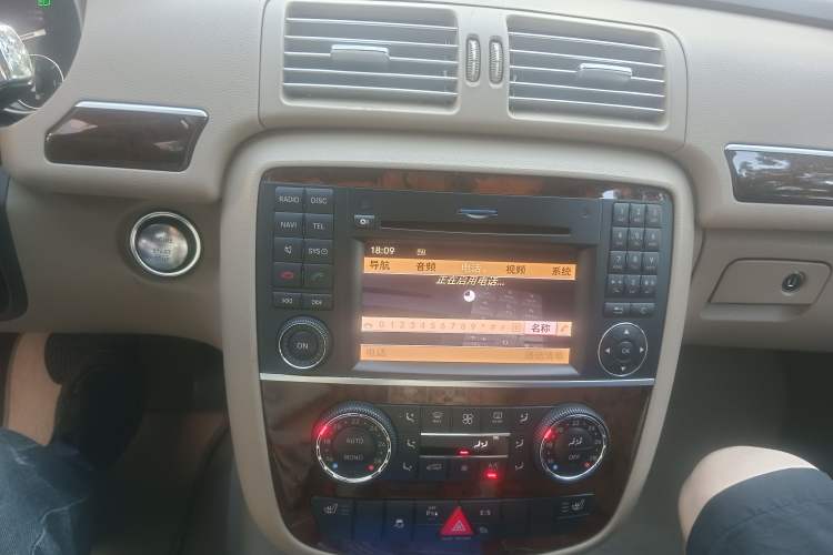 Used Mercedes-Benz R-Class 2011 R 350 L 4MATIC Audio And AC Panel