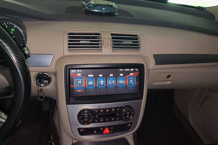 Used Mercedes-Benz R-Class 2011 R 300 L Business Model Audio And AC Panel