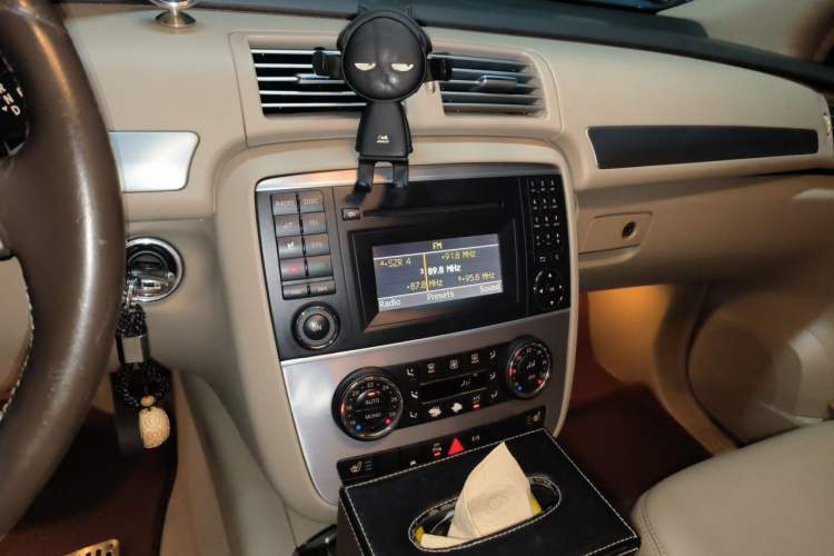 Used Mercedes-Benz R-Class 2011 R 300 L Business Model Audio And AC Panel