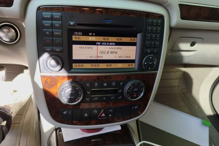 Used Mercedes-Benz R-Class 2011 R 350 L 4MATIC Audio And AC Panel