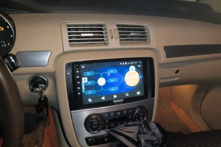 Used Mercedes-Benz R-Class 2011 R 300 L Business Model Audio And AC Panel