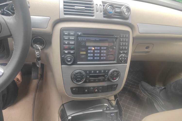 Used Mercedes-Benz R-Class 2011 R 300 L Business Model Audio And AC Panel