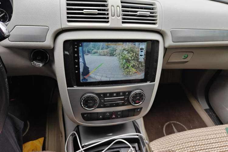 Used Mercedes-Benz R-Class 2011 R 300 L Business Model Audio And AC Panel