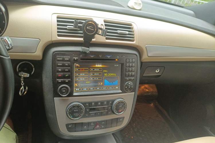 Used Mercedes-Benz R-Class 2011 R 300 L Business Model Audio And AC Panel