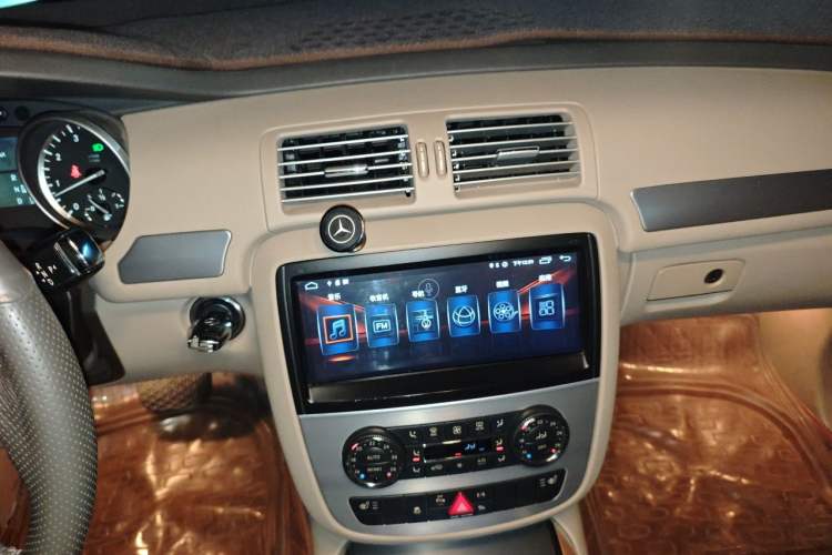 Used Mercedes-Benz R-Class 2011 R 300 L Business Model Audio And AC Panel