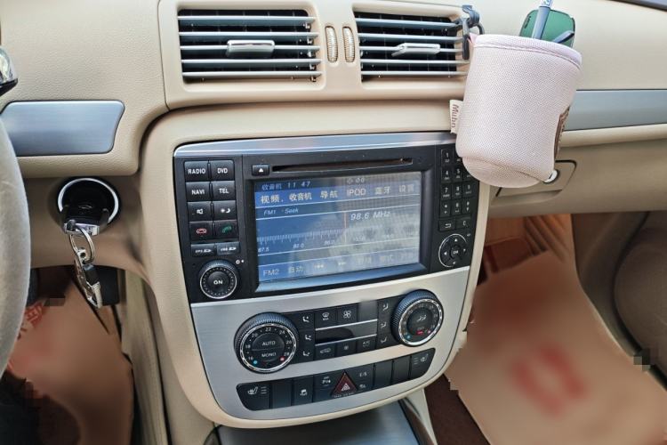 Used Mercedes-Benz R-Class 2011 R 300 L Business Model Audio And AC Panel