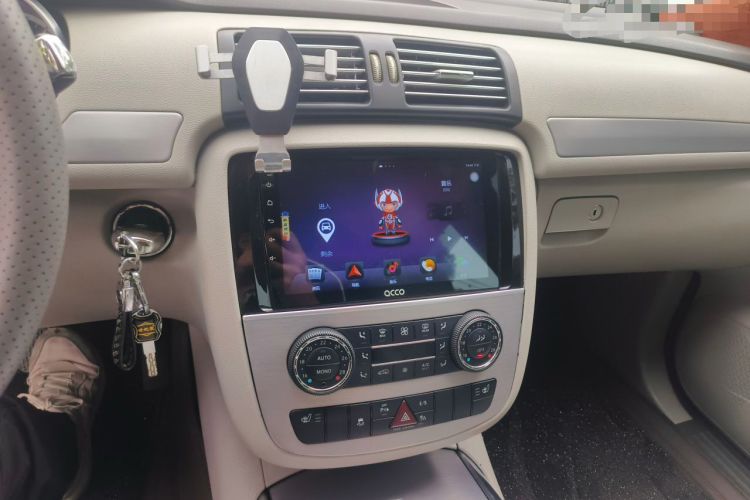 Used Mercedes-Benz R-Class 2011 R 300 L Business Model Audio And AC Panel