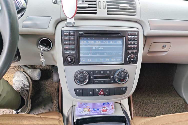 Used Mercedes-Benz R-Class 2011 R 300 L Business Model Audio And AC Panel