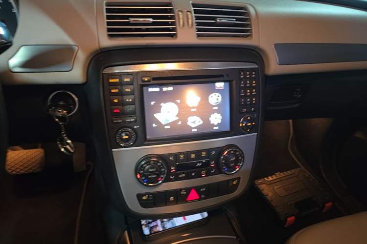 Used Mercedes-Benz R-Class 2011 R 300 L Business Model Audio And AC Panel