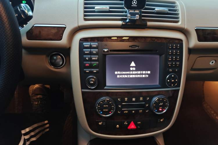 Used Mercedes-Benz R-Class 2011 R 350 L 4MATIC Audio And AC Panel