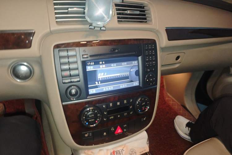 Used Mercedes-Benz R-Class 2011 R 350 L 4MATIC Audio And AC Panel