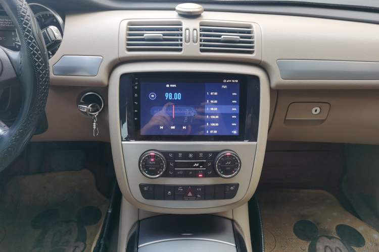 Used Mercedes-Benz R-Class 2011 R 300 L Business Model Audio And AC Panel
