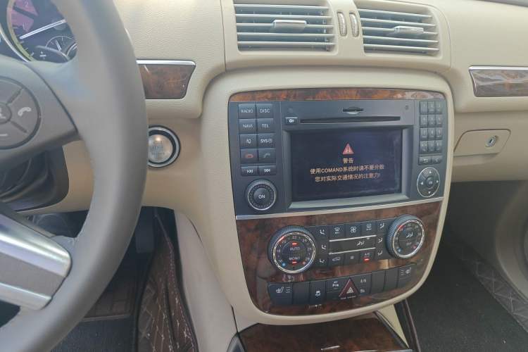 Used Mercedes-Benz R-Class 2011 R 350 L 4MATIC Audio And AC Panel