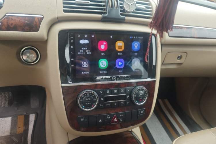 Used Mercedes-Benz R-Class 2011 R 350 L 4MATIC Audio And AC Panel