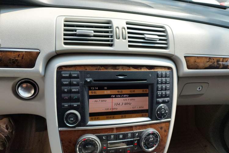 Used Mercedes-Benz R-Class 2011 R 350 L 4MATIC Audio And AC Panel