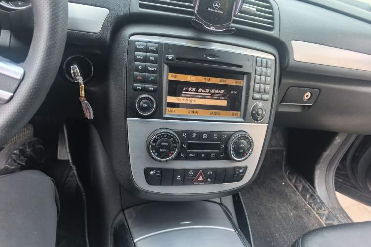 Used Mercedes-Benz R-Class 2011 R 300 L Business Model Audio And AC Panel