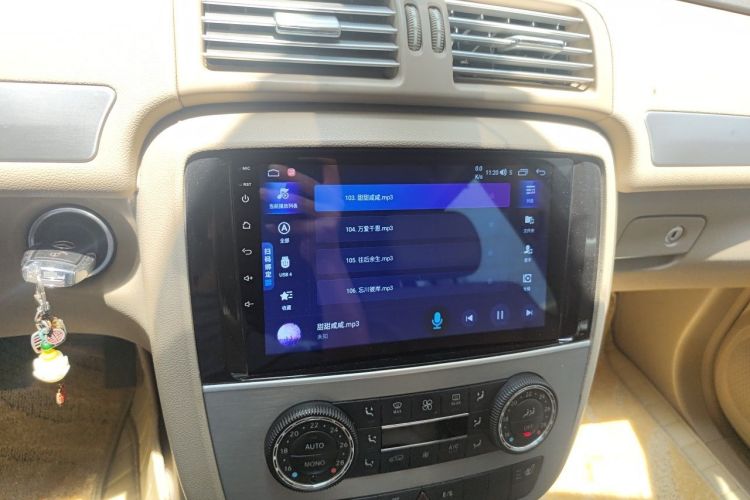 Used Mercedes-Benz R-Class 2011 R 300 L Business Model Audio And AC Panel