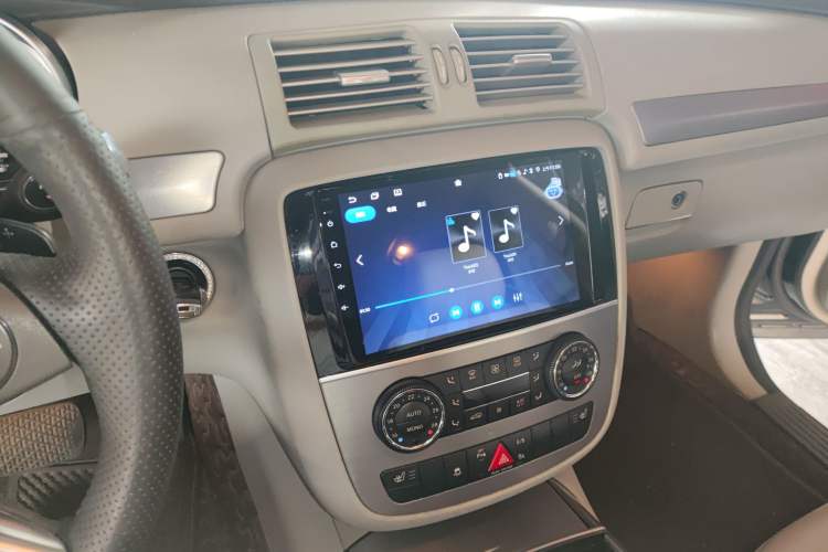 Used Mercedes-Benz R-Class 2011 R 300 L Business Model Audio And AC Panel