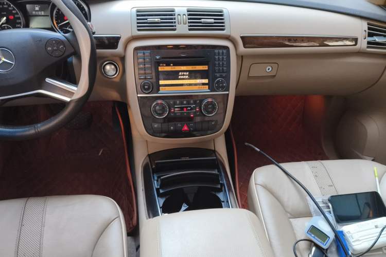 Used Mercedes-Benz R-Class 2011 R 350 L 4MATIC Audio And AC Panel