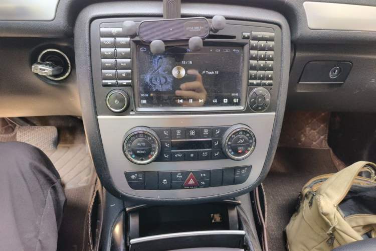 Used Mercedes-Benz R-Class 2011 R 300 L Business Model Audio And AC Panel