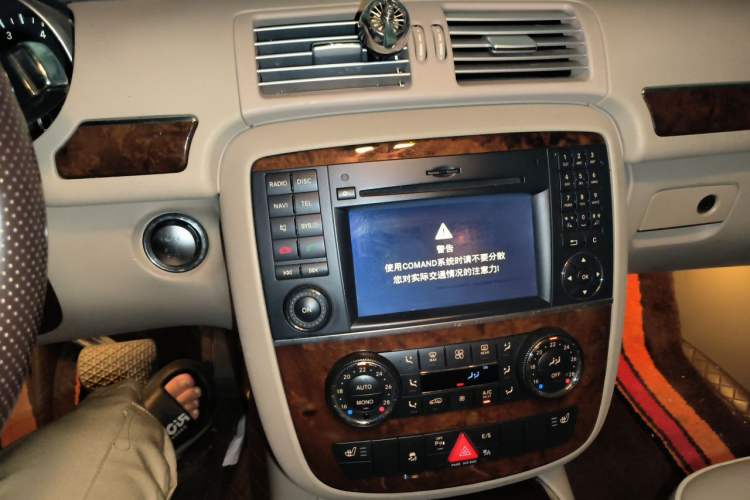 Used Mercedes-Benz R-Class 2011 R 350 L 4MATIC Audio And AC Panel