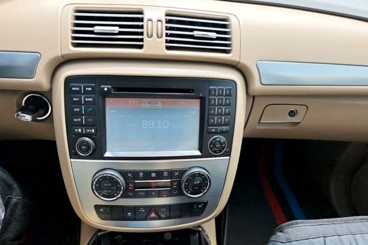 Used Mercedes-Benz R-Class 2011 R 300 L Business Model Audio And AC Panel