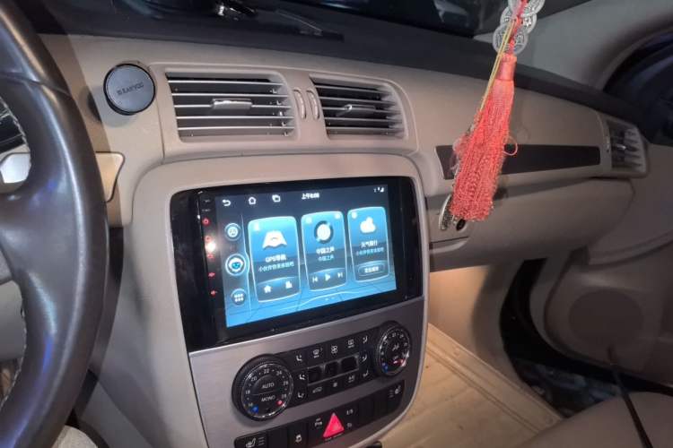 Used Mercedes-Benz R-Class 2011 R 300 L Business Model Audio And AC Panel
