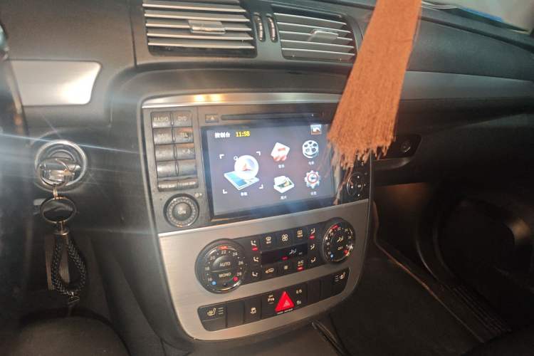 Used Mercedes-Benz R-Class 2011 R 300 L Business Model Audio And AC Panel