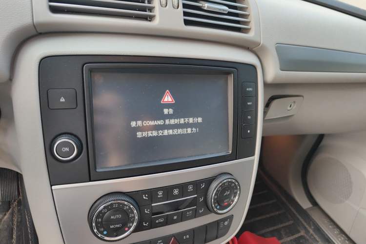 Used Mercedes-Benz R-Class 2011 R 300 L Business Model Audio And AC Panel