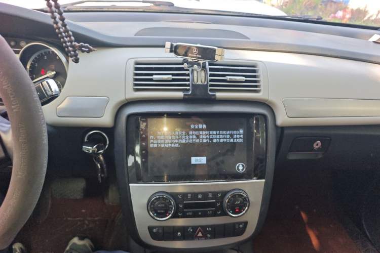 Used Mercedes-Benz R-Class 2011 R 300 L Business Model Audio And AC Panel