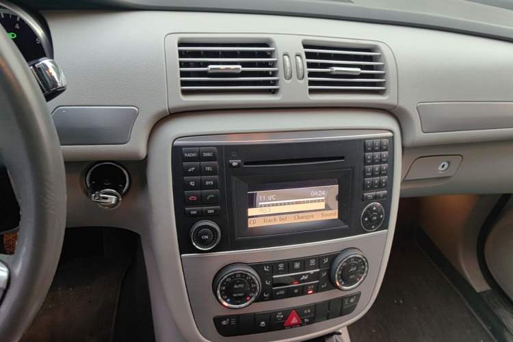 Used Mercedes-Benz R-Class 2011 R 300 L Business Model Audio And AC Panel