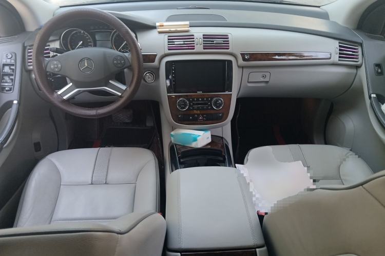 Used Mercedes-Benz R-Class 2011 R 350 L 4MATIC Center Console