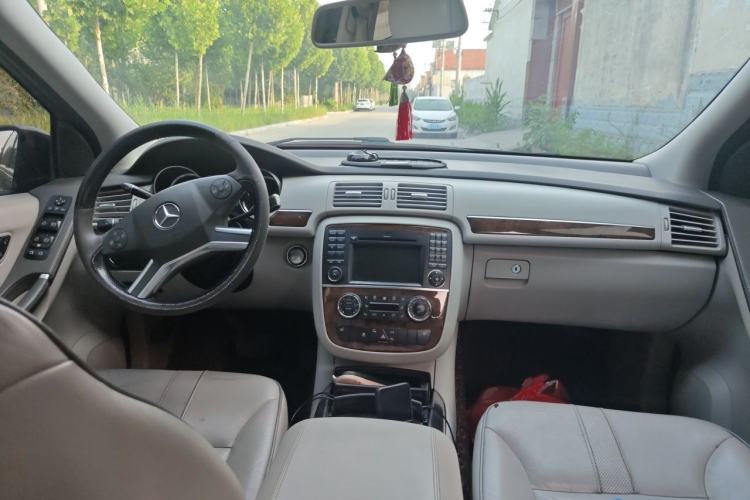 Used Mercedes-Benz R-Class 2011 R 350 L 4MATIC Center Console