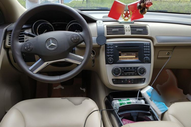 Used Mercedes-Benz R-Class 2011 R 300 L Business Model Center Console