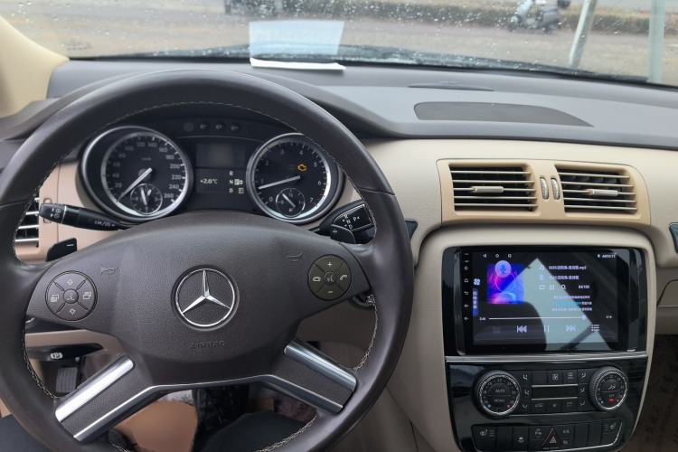 Used Mercedes-Benz R-Class 2011 R 350 L 4MATIC Center Console