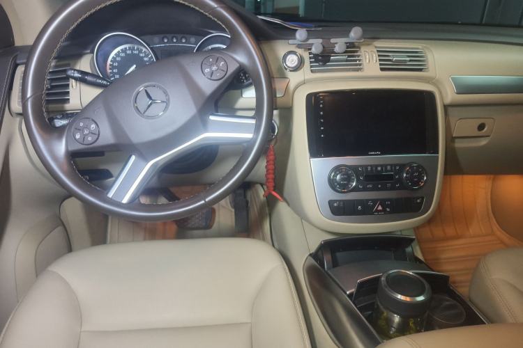 Used Mercedes-Benz R-Class 2011 R 300 L Business Model Center Console