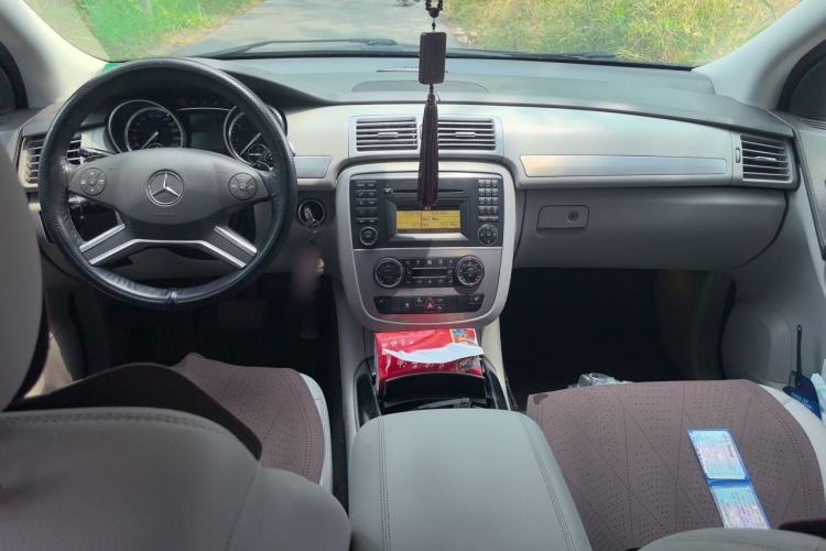 Used Mercedes-Benz R-Class 2011 R 300 L Business Model Center Console