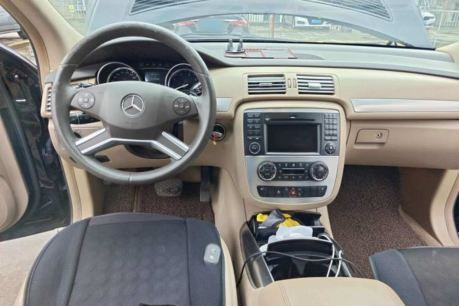 Used Mercedes-Benz R-Class 2011 R 300 L Business Model Center Console