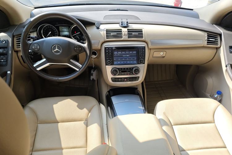Used Mercedes-Benz R-Class 2011 R 300 L Business Model Center Console
