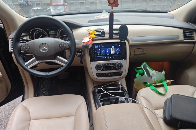 Used Mercedes-Benz R-Class 2011 R 300 L Business Model Center Console