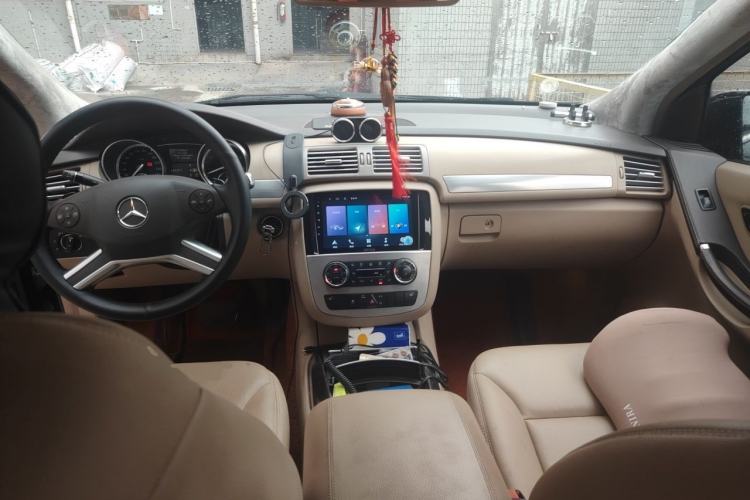 Used Mercedes-Benz R-Class 2011 R 300 L Business Model Center Console