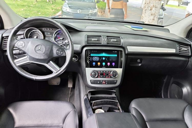Used Mercedes-Benz R-Class 2011 R 300 L Business Model Center Console