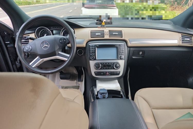 Used Mercedes-Benz R-Class 2011 R 300 L Business Model Center Console