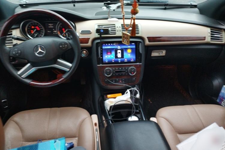 Used Mercedes-Benz R-Class 2011 R 350 L 4MATIC Center Console
